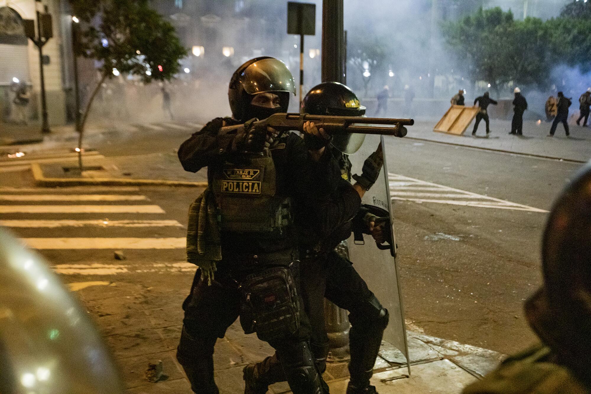 Enfrentamientos entre manifestantes y policía en Lima (Perú) el 15 de octubre de 2025. - 12